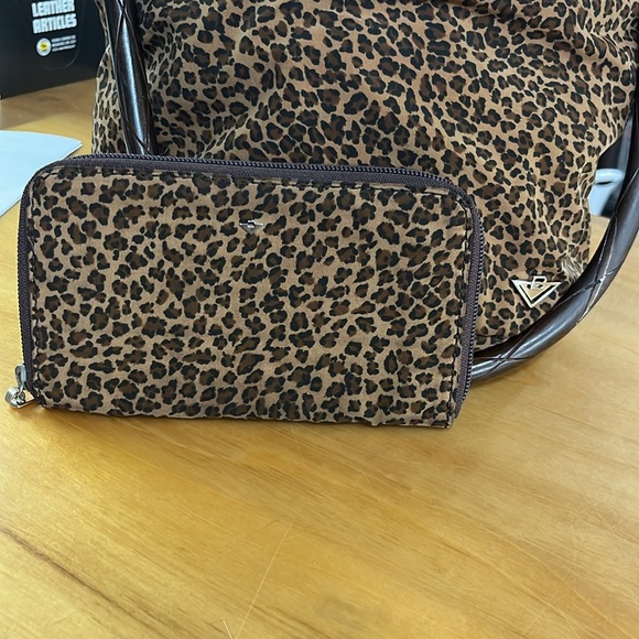 Bottega Veneta Cheetah print nylon WITH matching wallet - Picture 10 of 12
